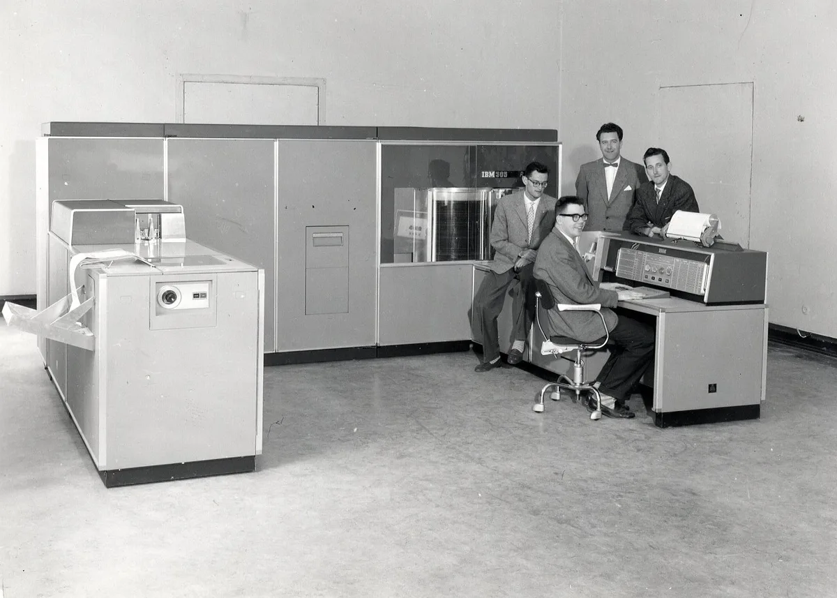 IBM 305 main system (Processing unit, magnetic process drum, magnetic core register, electronic logical and arithmetic circuits)