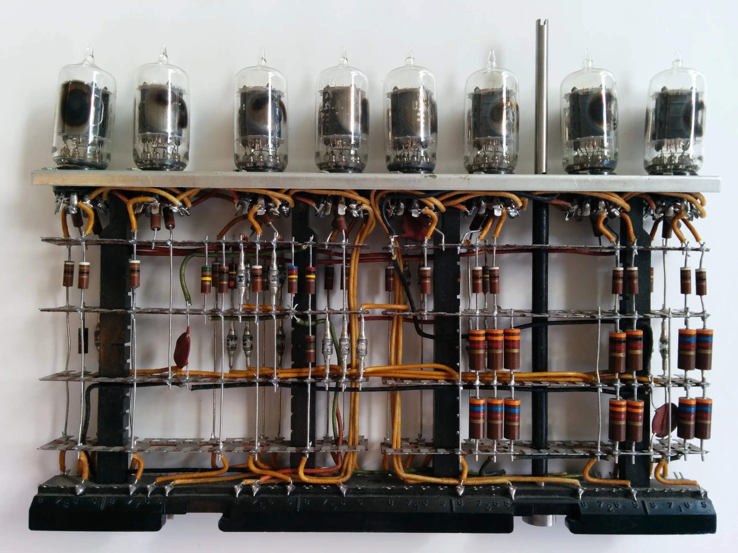 Vacuum tube logic module
