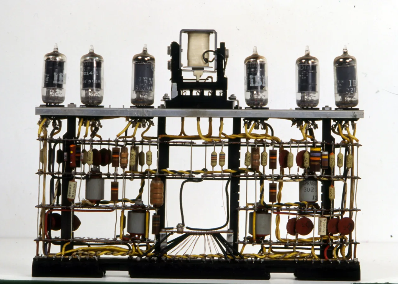 Vacuum-tube circuit module