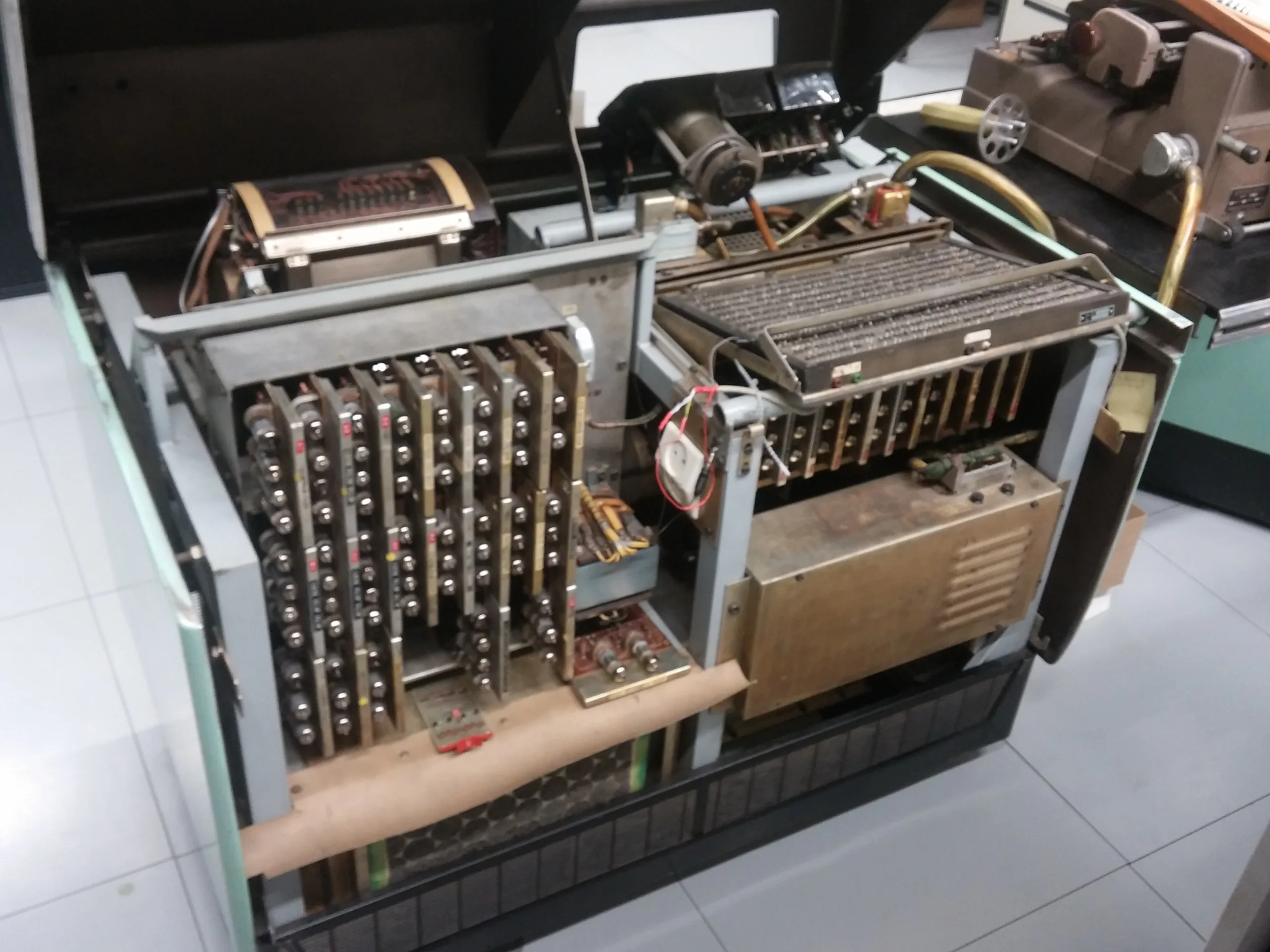 Inside view, drum memory is on the left, CPU on the right