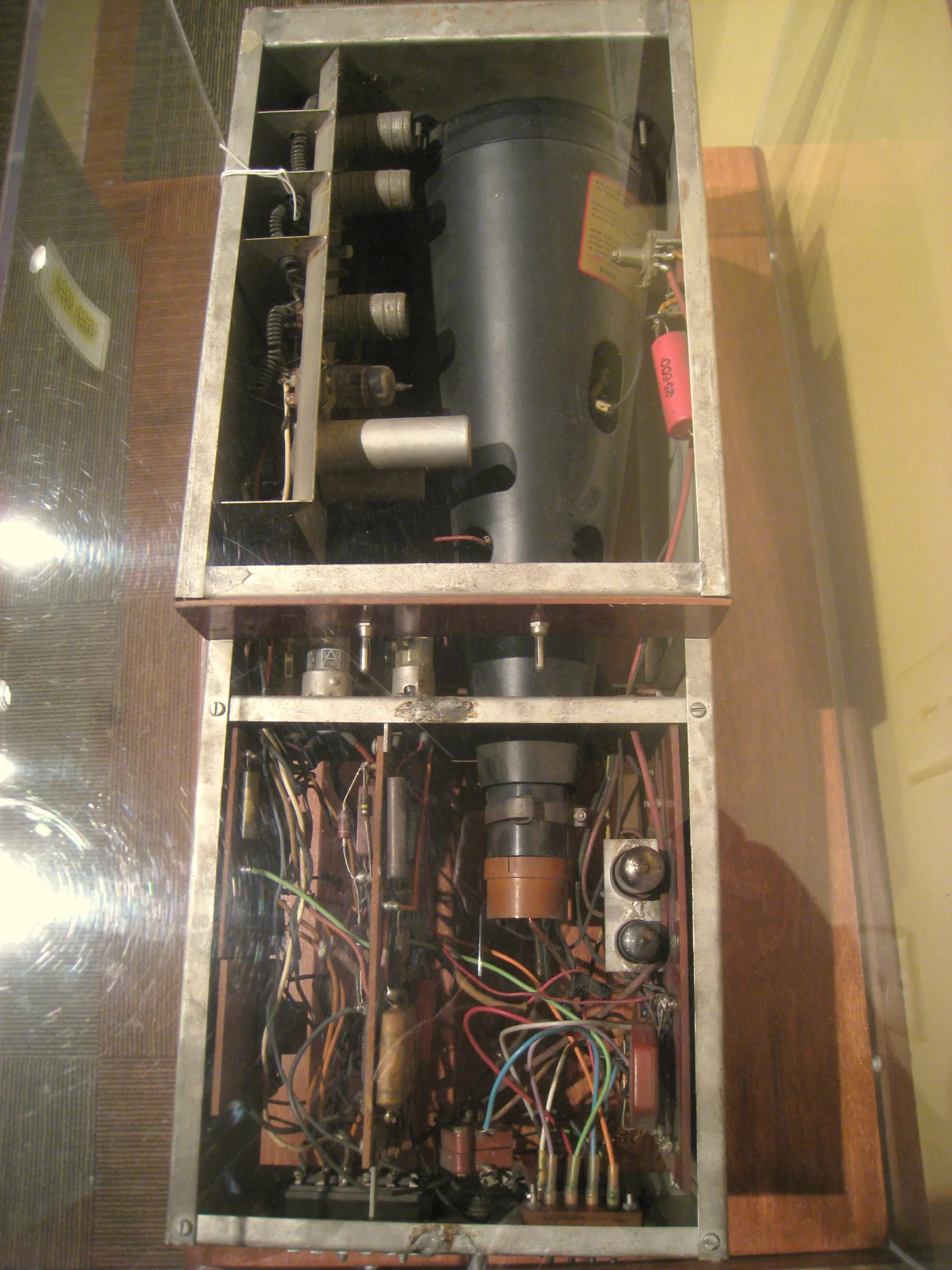 Williams tube memory unit